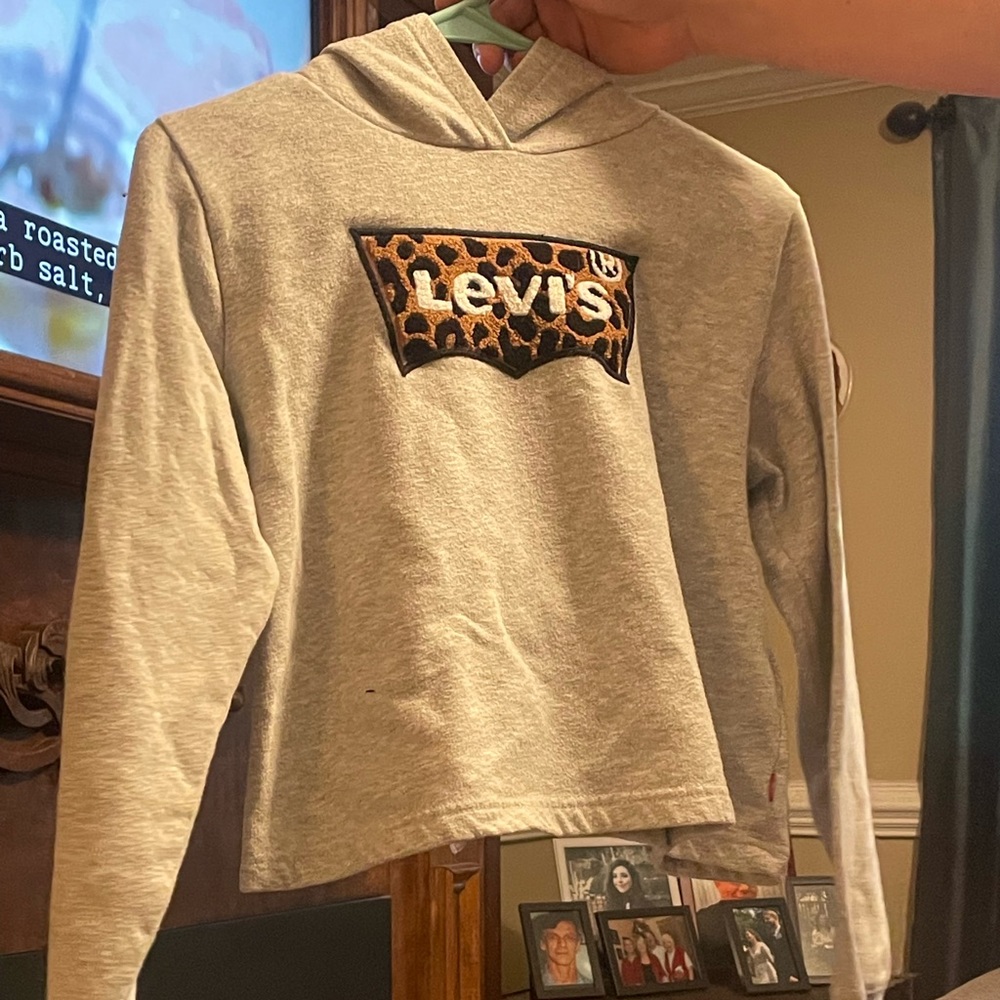 Levi’s sweat shirt